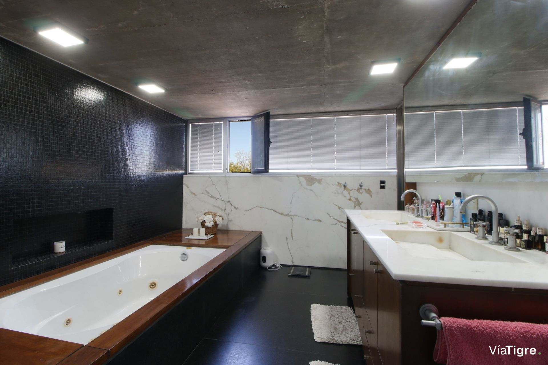 Venta casa al agua, diseño único, estilo Moderno