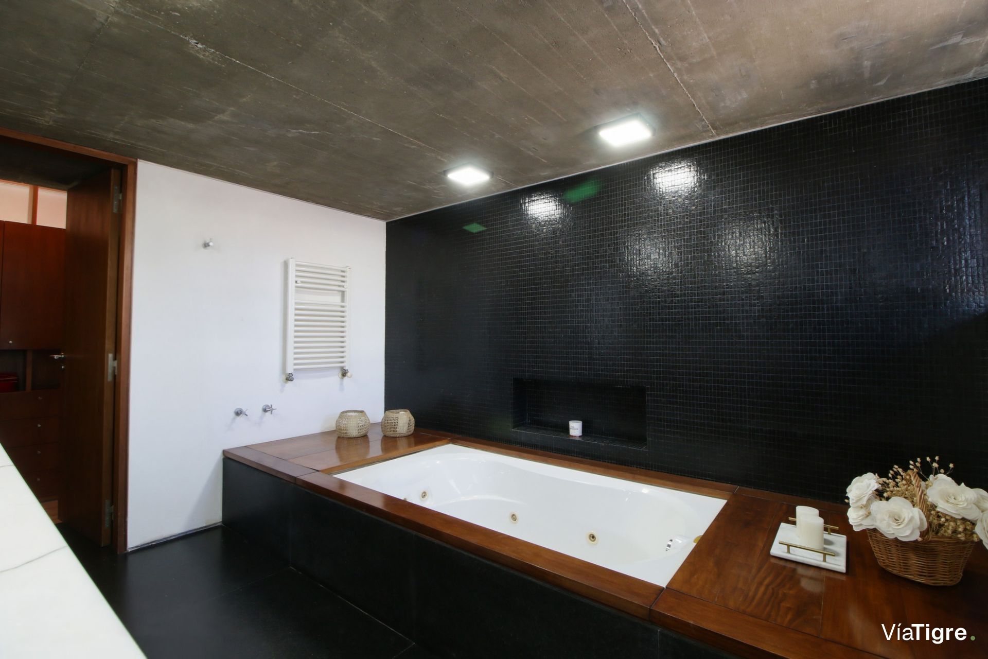 Venta casa al agua, diseño único, estilo Moderno