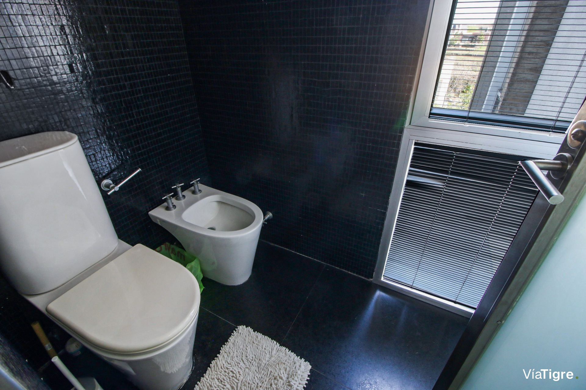 Venta casa al agua, diseño único, estilo Moderno