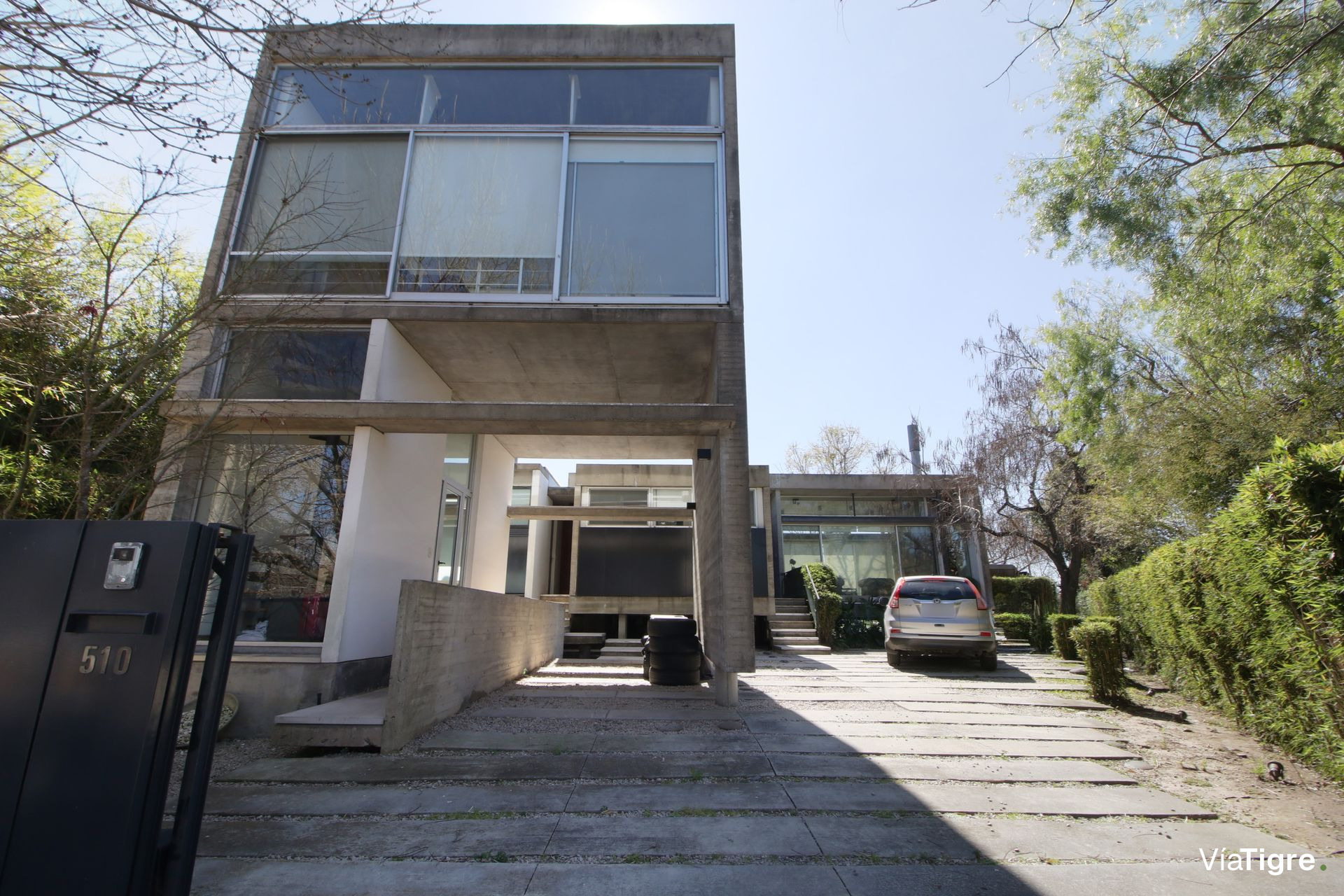 Venta casa al agua, diseño único, estilo Moderno