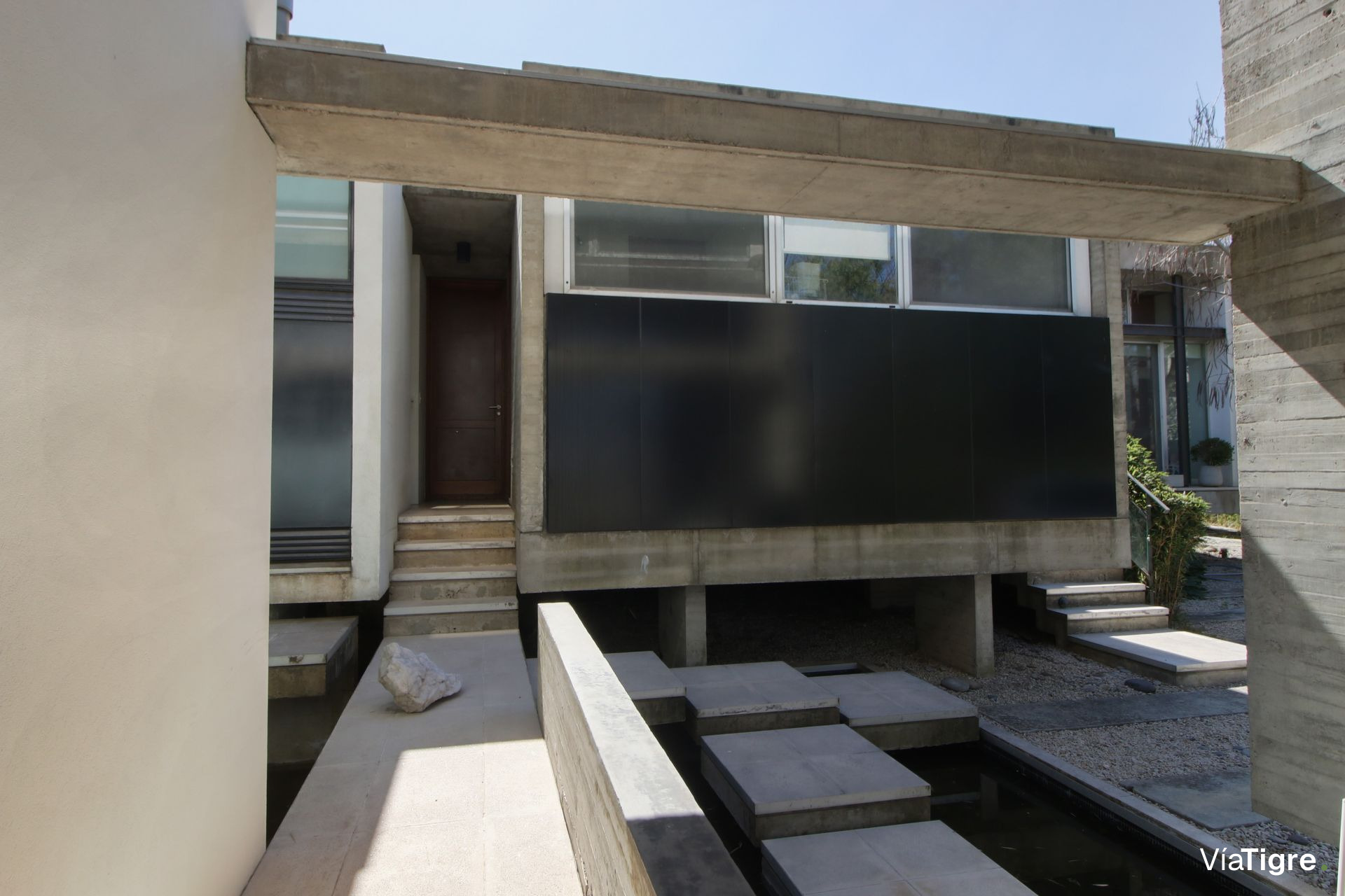 Venta casa al agua, diseño único, estilo Moderno
