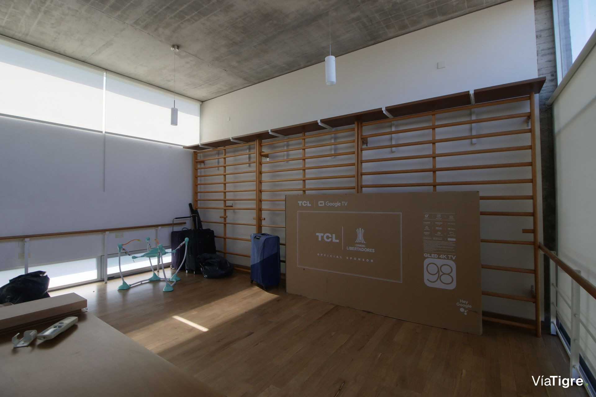 Venta casa al agua, diseño único, estilo Moderno
