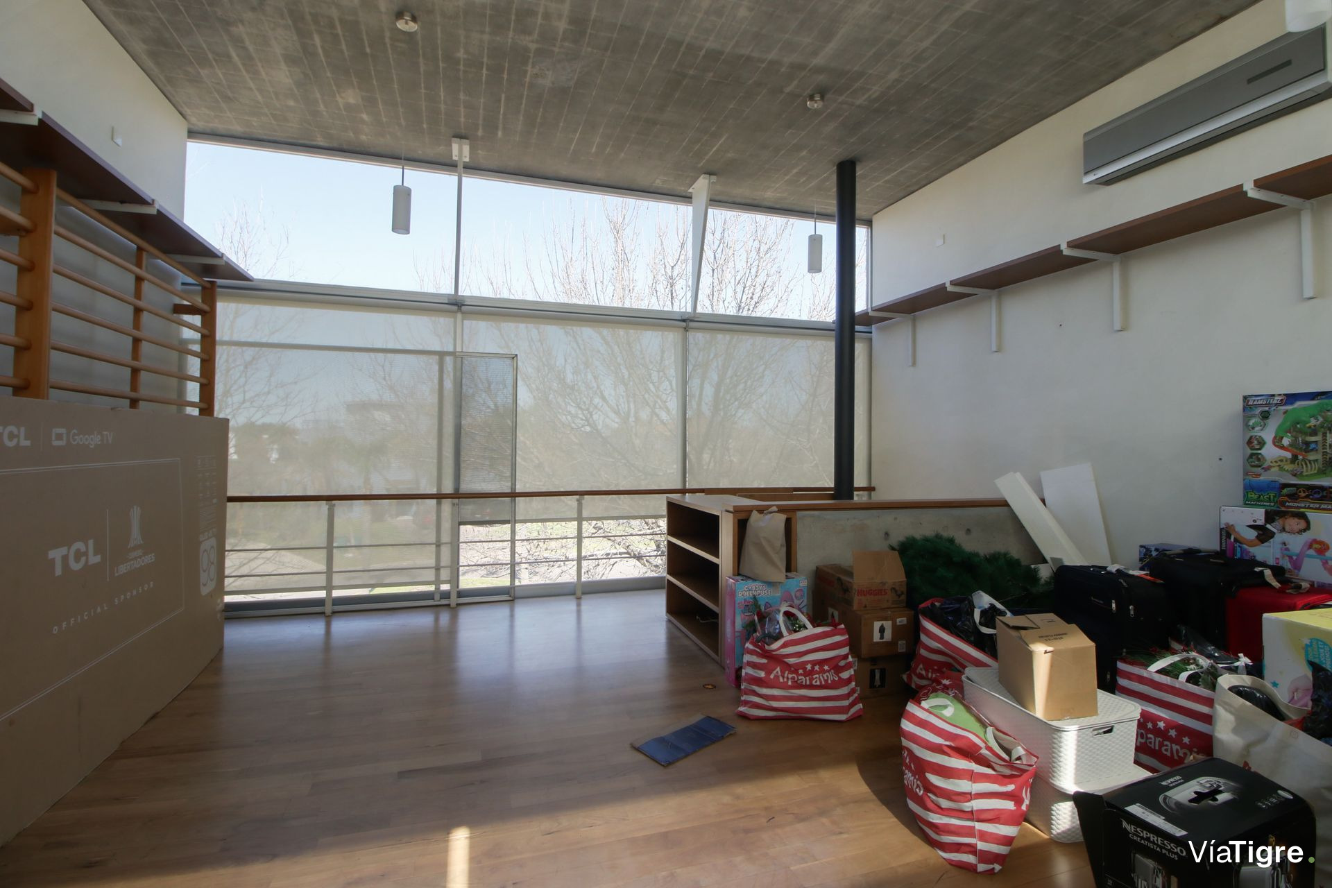Venta casa al agua, diseño único, estilo Moderno