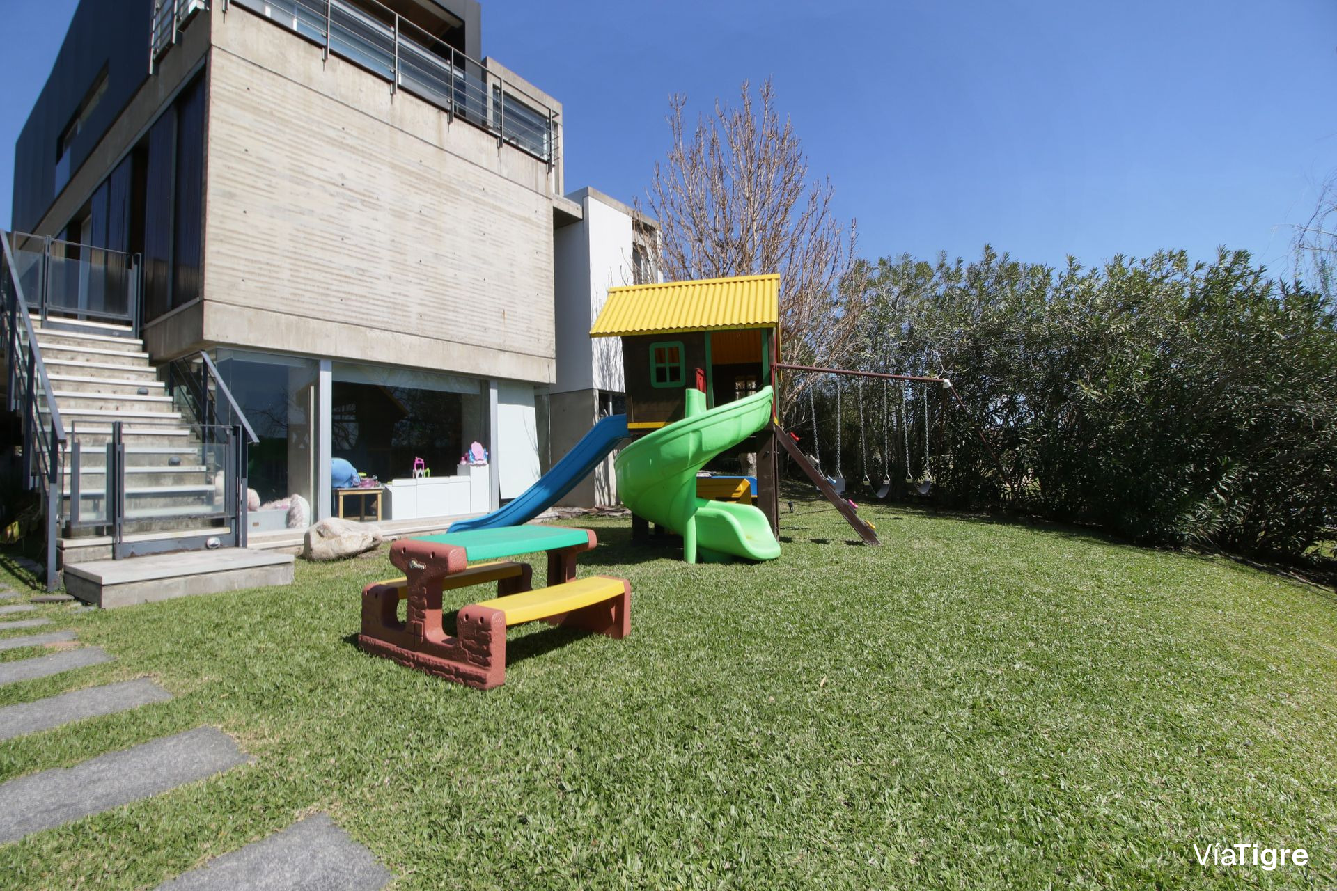 Venta casa al agua, diseño único, estilo Moderno