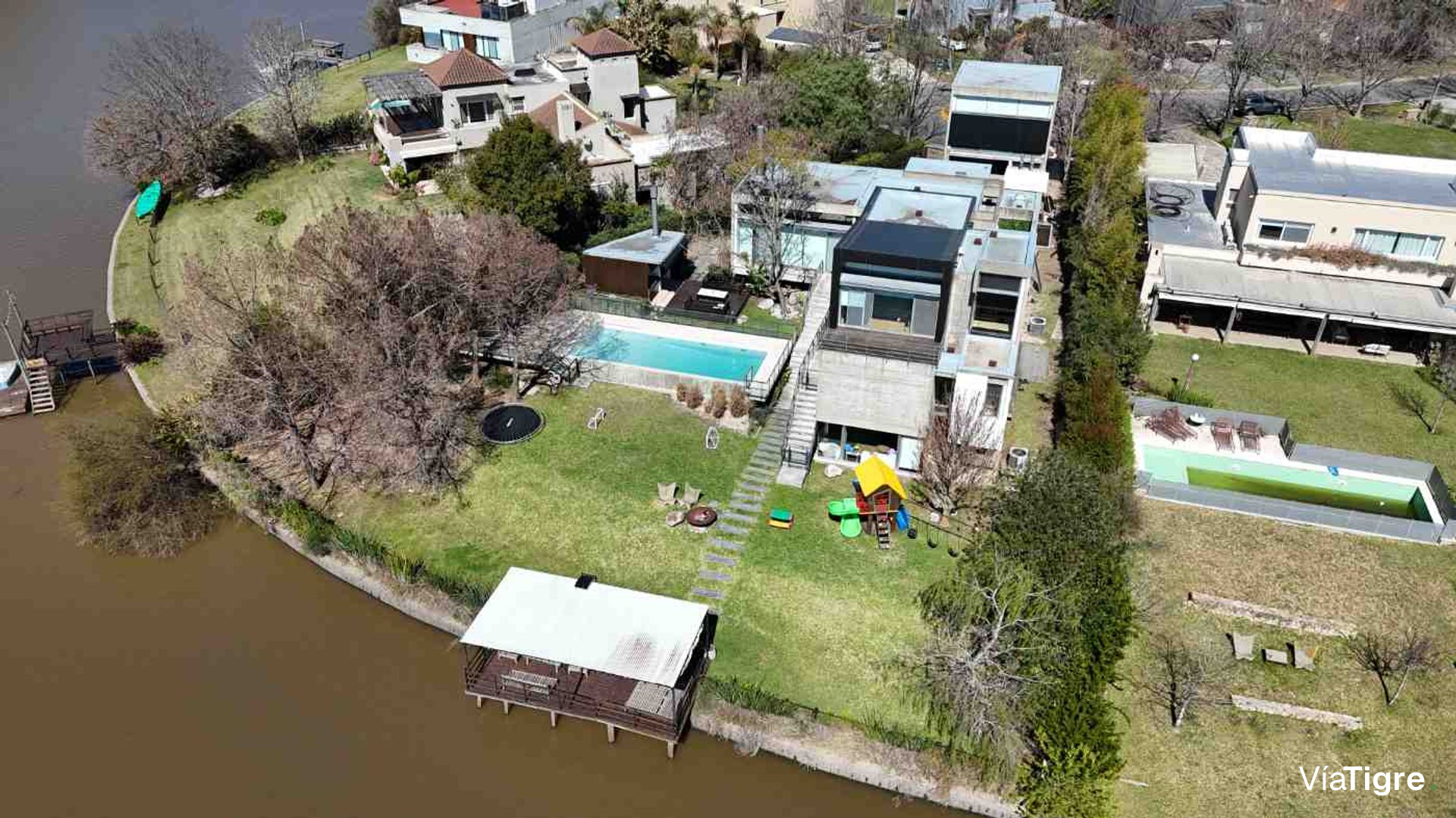 Venta casa al agua, diseño único, estilo Moderno