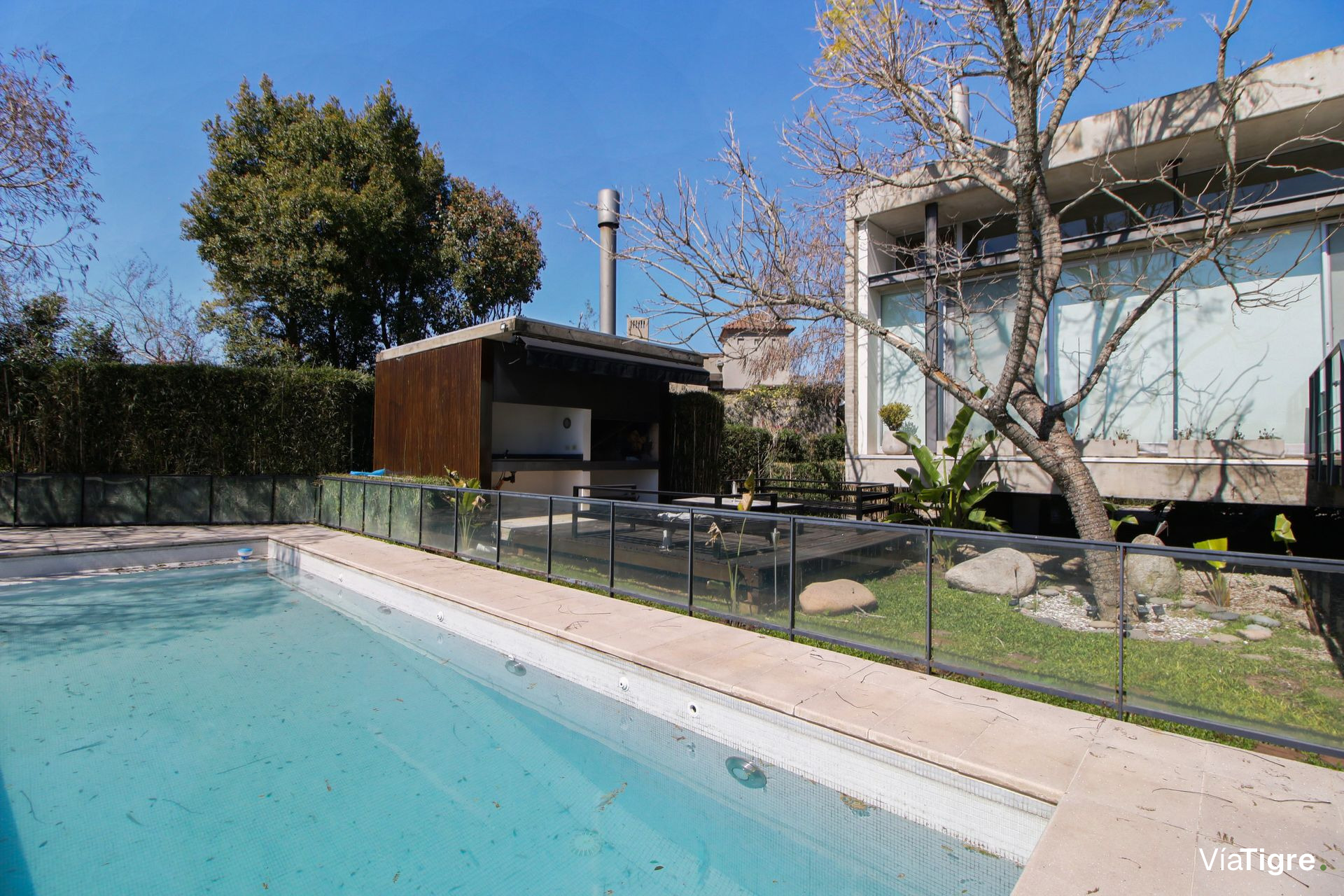 Venta casa al agua, diseño único, estilo Moderno