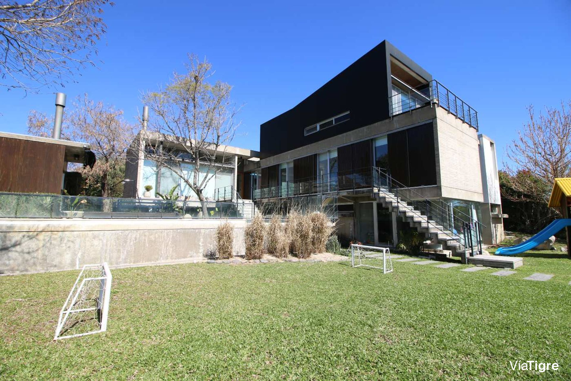 Venta casa al agua, diseño único, estilo Moderno