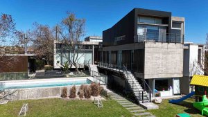 Venta casa al agua, diseño único, estilo Moderno