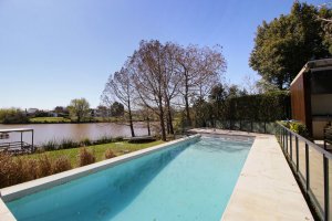 Venta casa al agua, diseño único, estilo Moderno