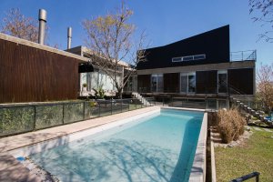 Venta casa al agua, diseño único, estilo Moderno
