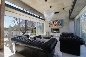 Venta casa al agua, diseño único, estilo Moderno