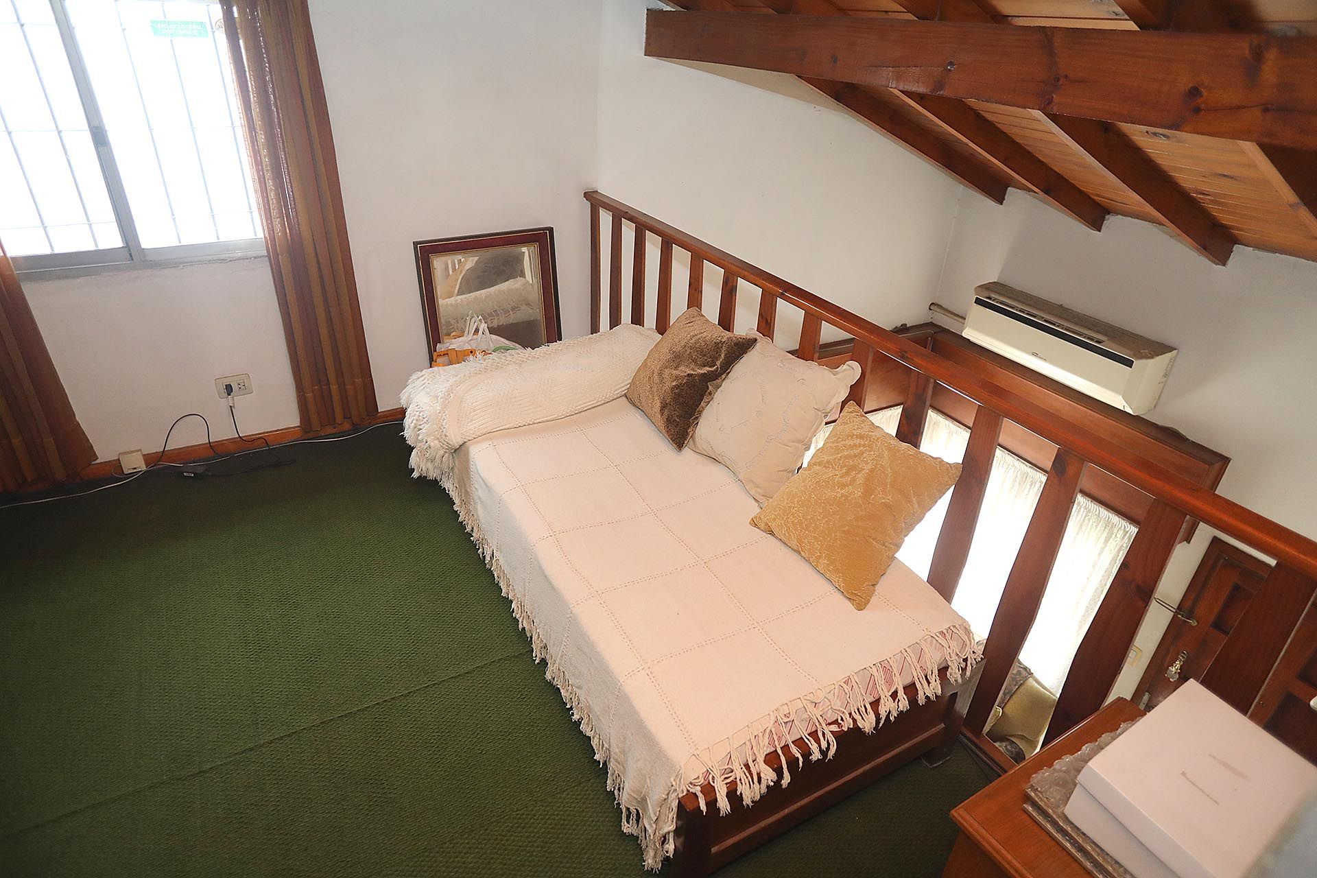 Venta Dúplex tipo casa con jardín y quincho.