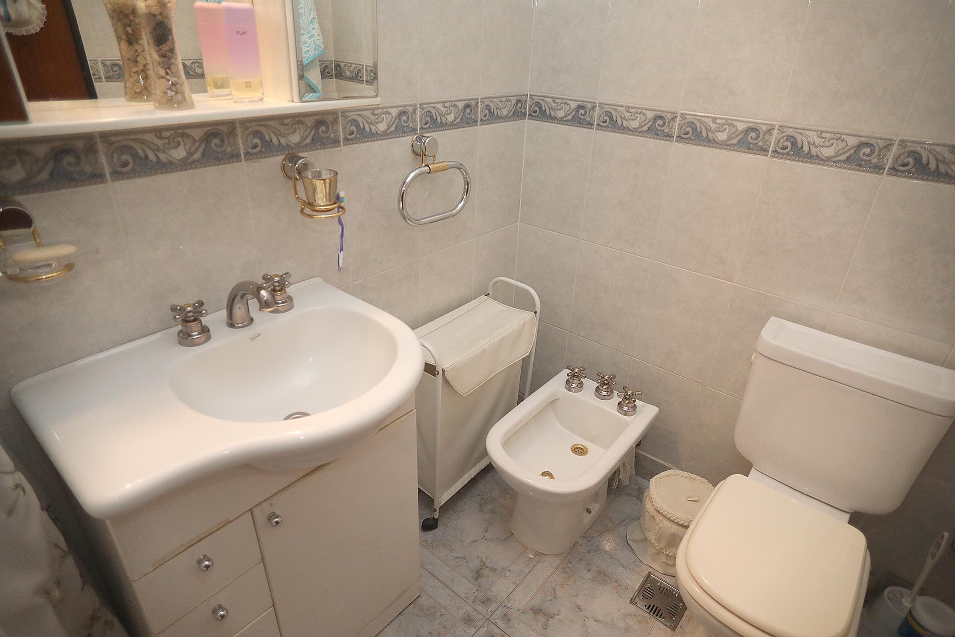 Venta Dúplex tipo casa con jardín y quincho.
