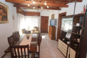 Venta Dúplex tipo casa con jardín y quincho.