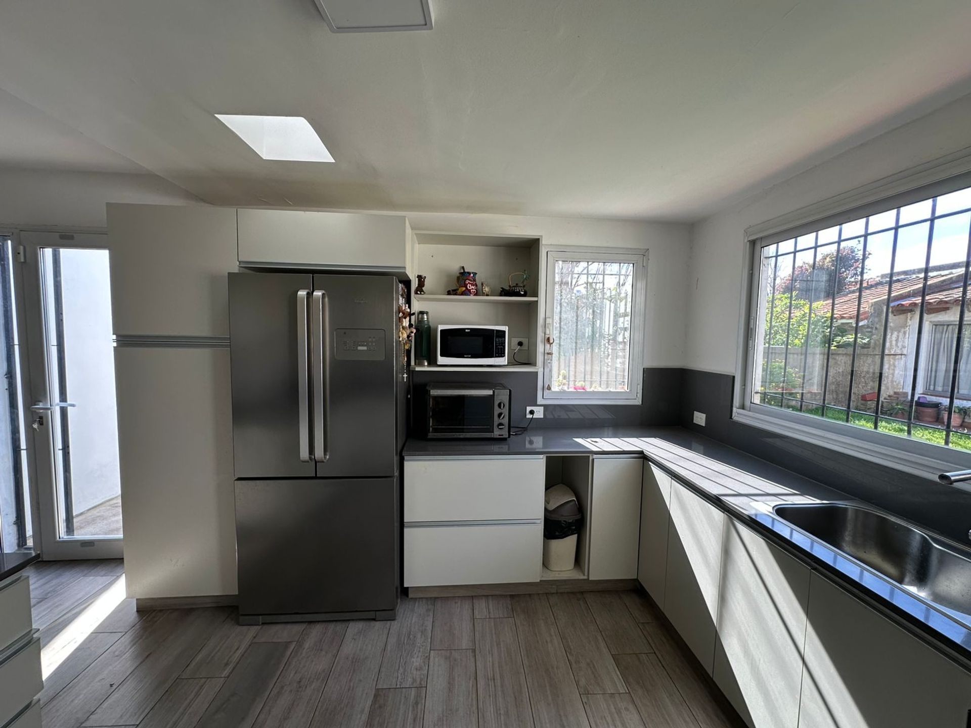 CASA en VENTA en SAN ISIDRO-7amb JARDIN COCHERA