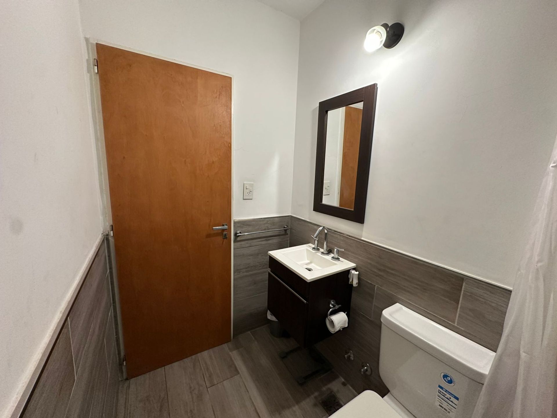 CASA en VENTA en SAN ISIDRO-7amb JARDIN COCHERA