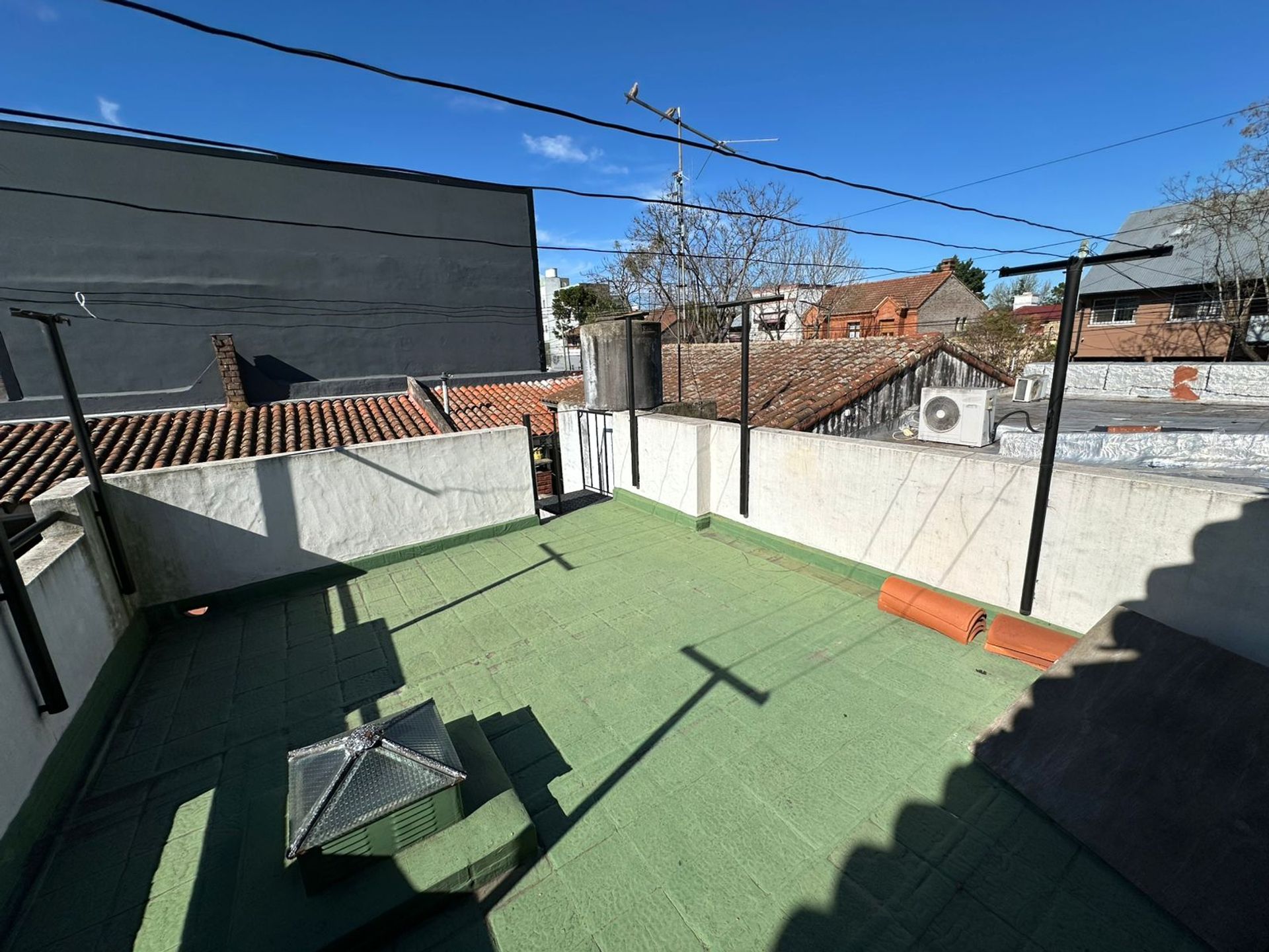CASA en VENTA en SAN ISIDRO-7amb JARDIN COCHERA