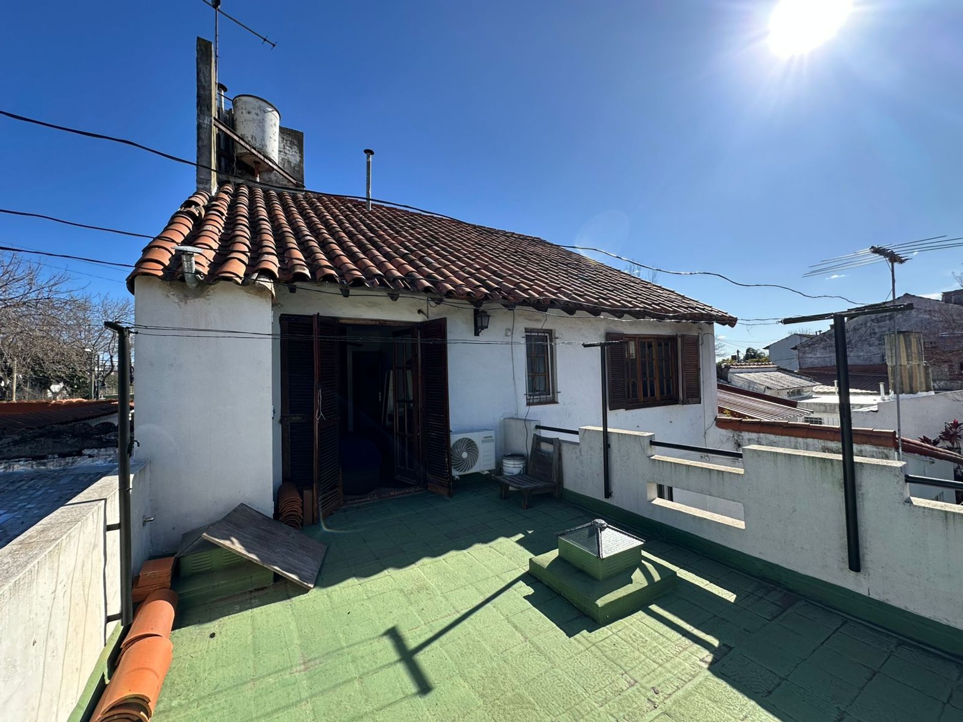 CASA en VENTA en SAN ISIDRO-7amb JARDIN COCHERA