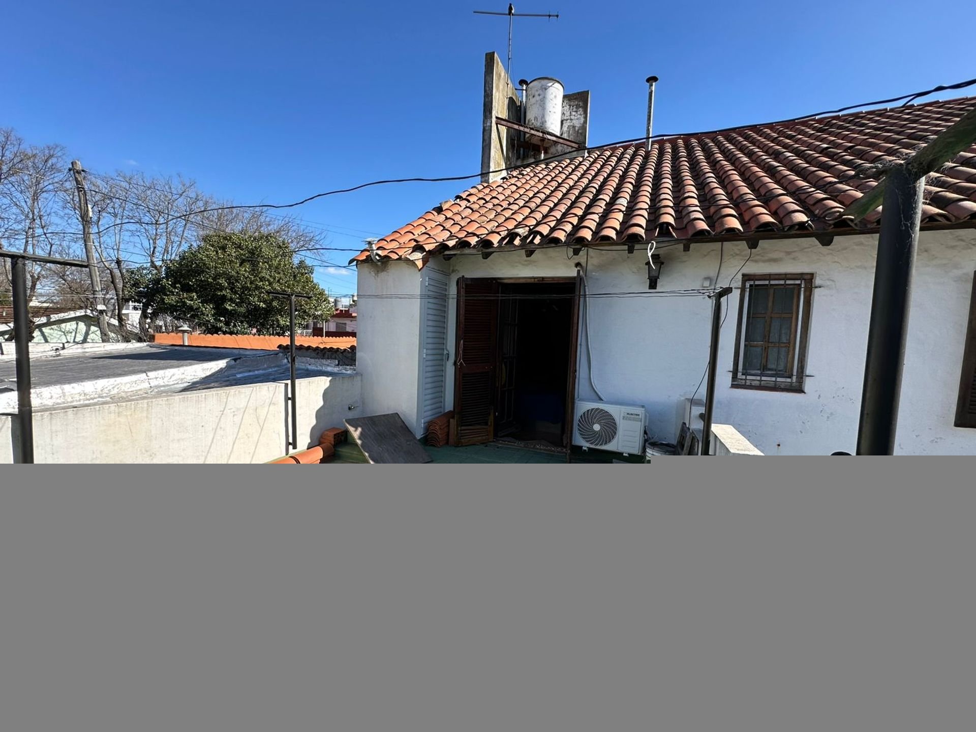 CASA en VENTA en SAN ISIDRO-7amb JARDIN COCHERA