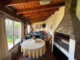CASA en VENTA en SAN ISIDRO-7amb JARDIN COCHERA