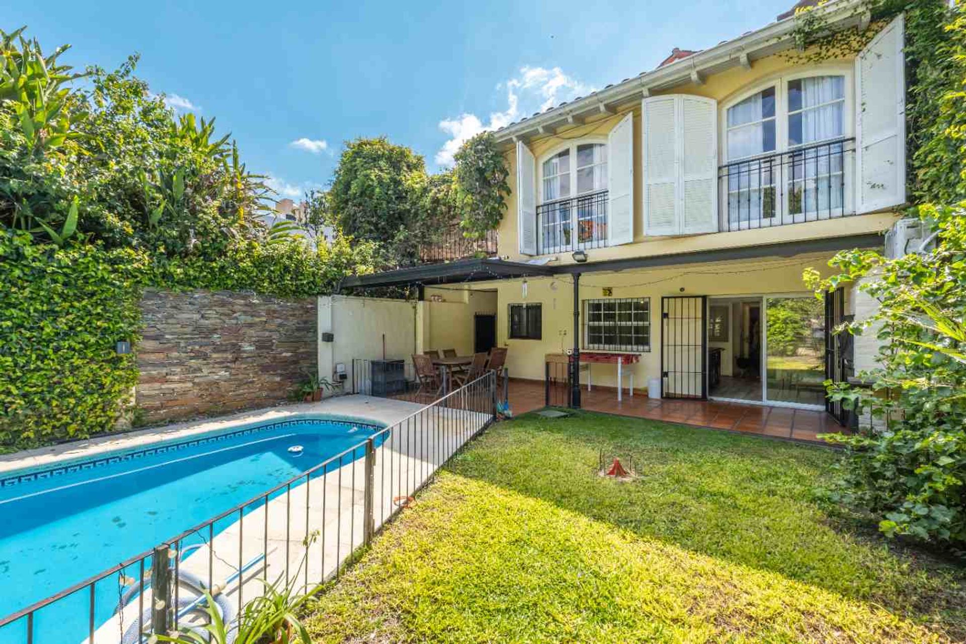 Casa. 5 Ambientes. Acassuso. 2 Cocheras