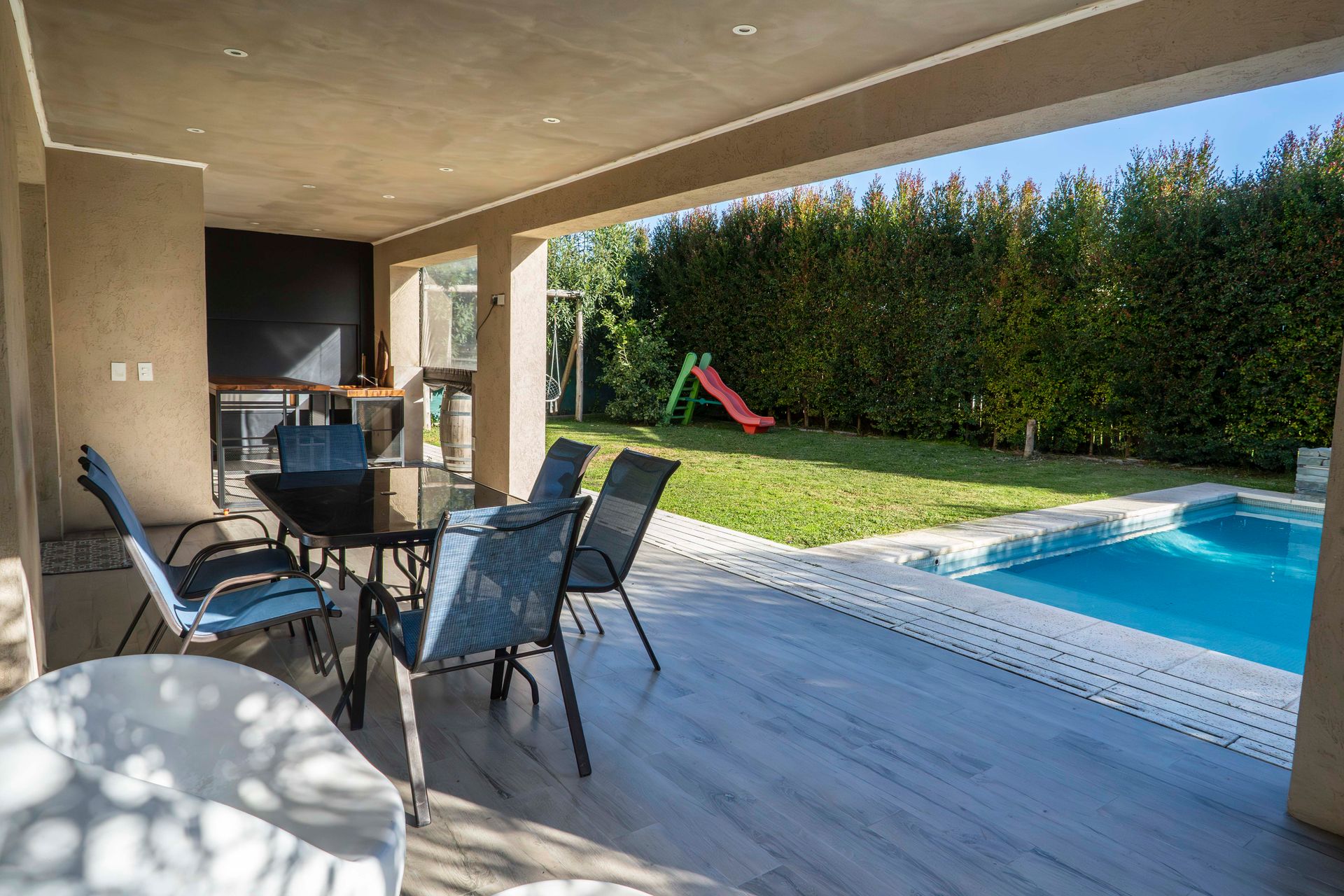 Casa En Venta Alvear De Benavidez 4 Dorm Pileta