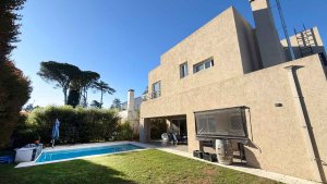Casa En Venta Alvear De Benavidez Moderna Pileta