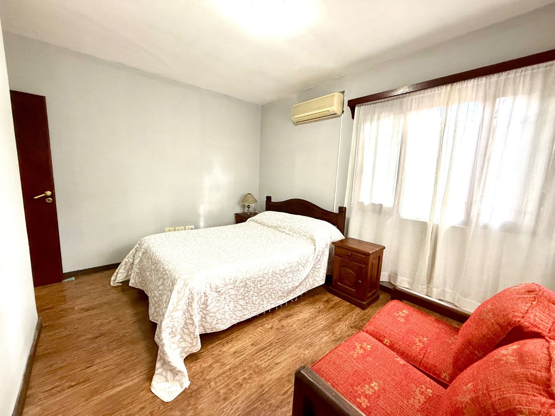 Venta Casa 4 amb quincho. Olivos ACEPTA PERMUTA