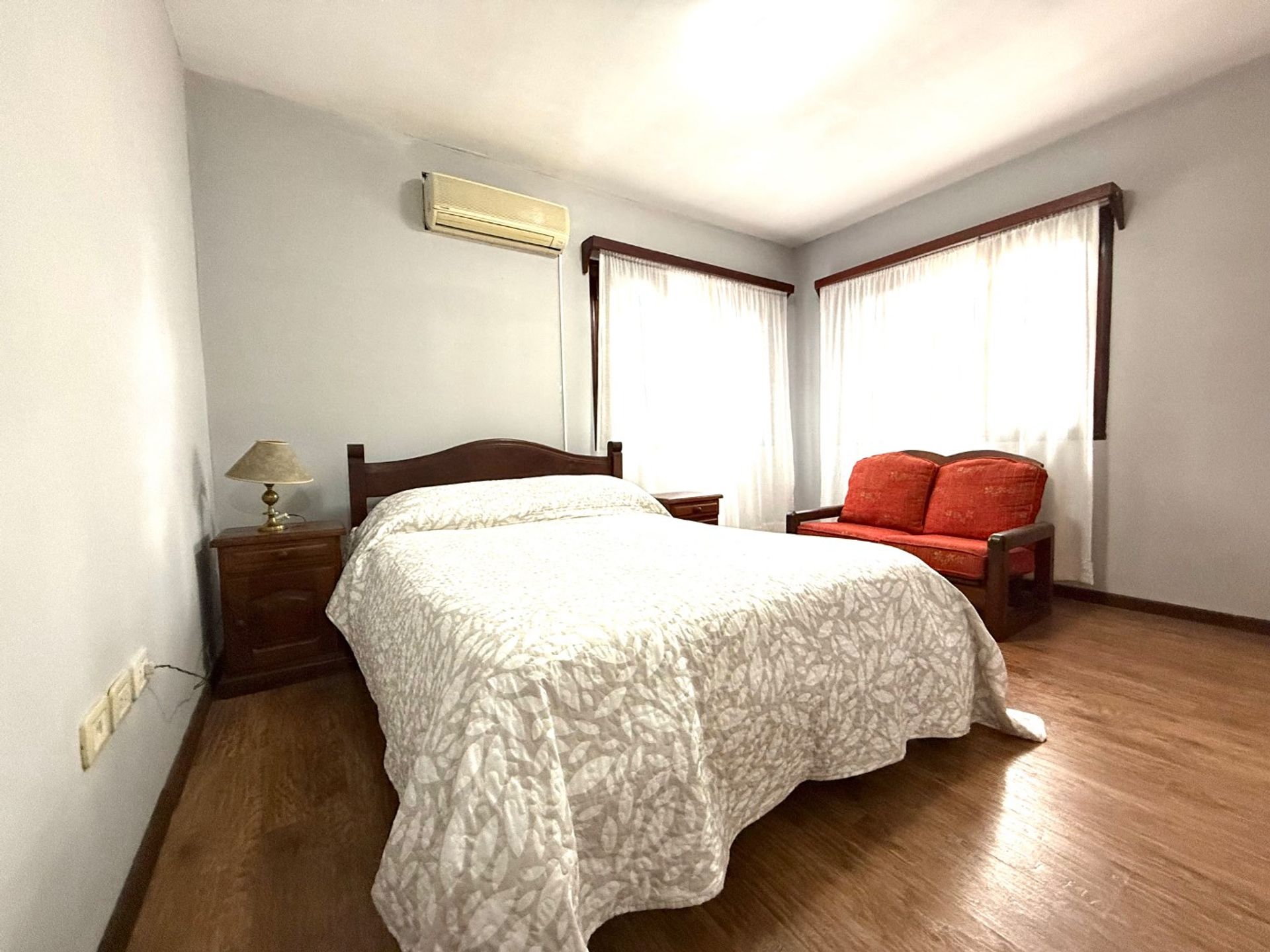 Venta Casa 4 amb quincho. Olivos ACEPTA PERMUTA