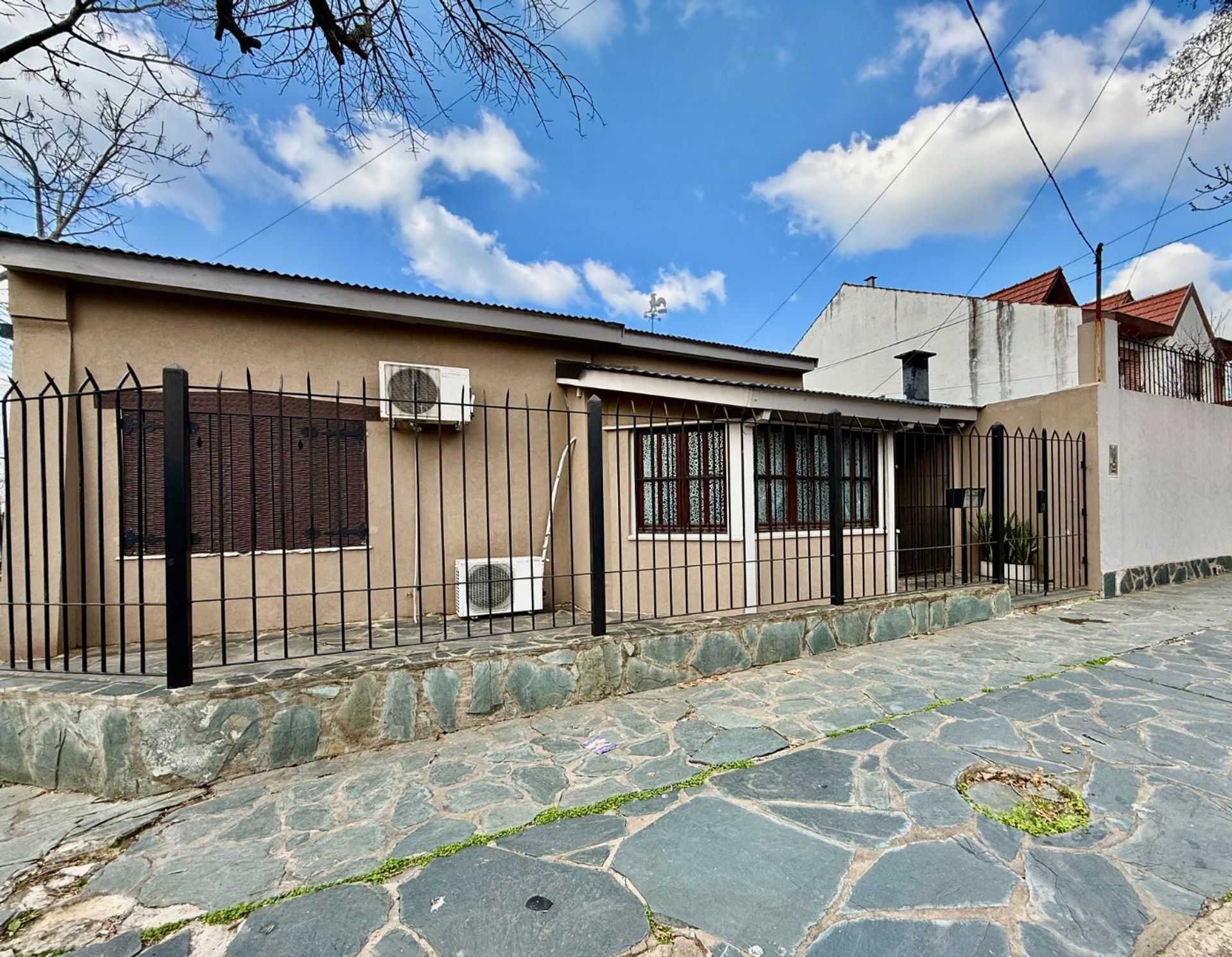 Venta Casa 4 amb quincho. Olivos ACEPTA PERMUTA