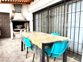 Venta Casa 4 amb quincho pileta Olivos PERMUTA