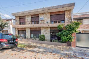 House for Sale, 4 Rooms, San Isidro - Exchange