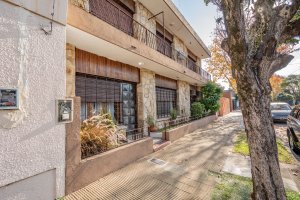 House for Sale, 4 Rooms, San Isidro - Exchange