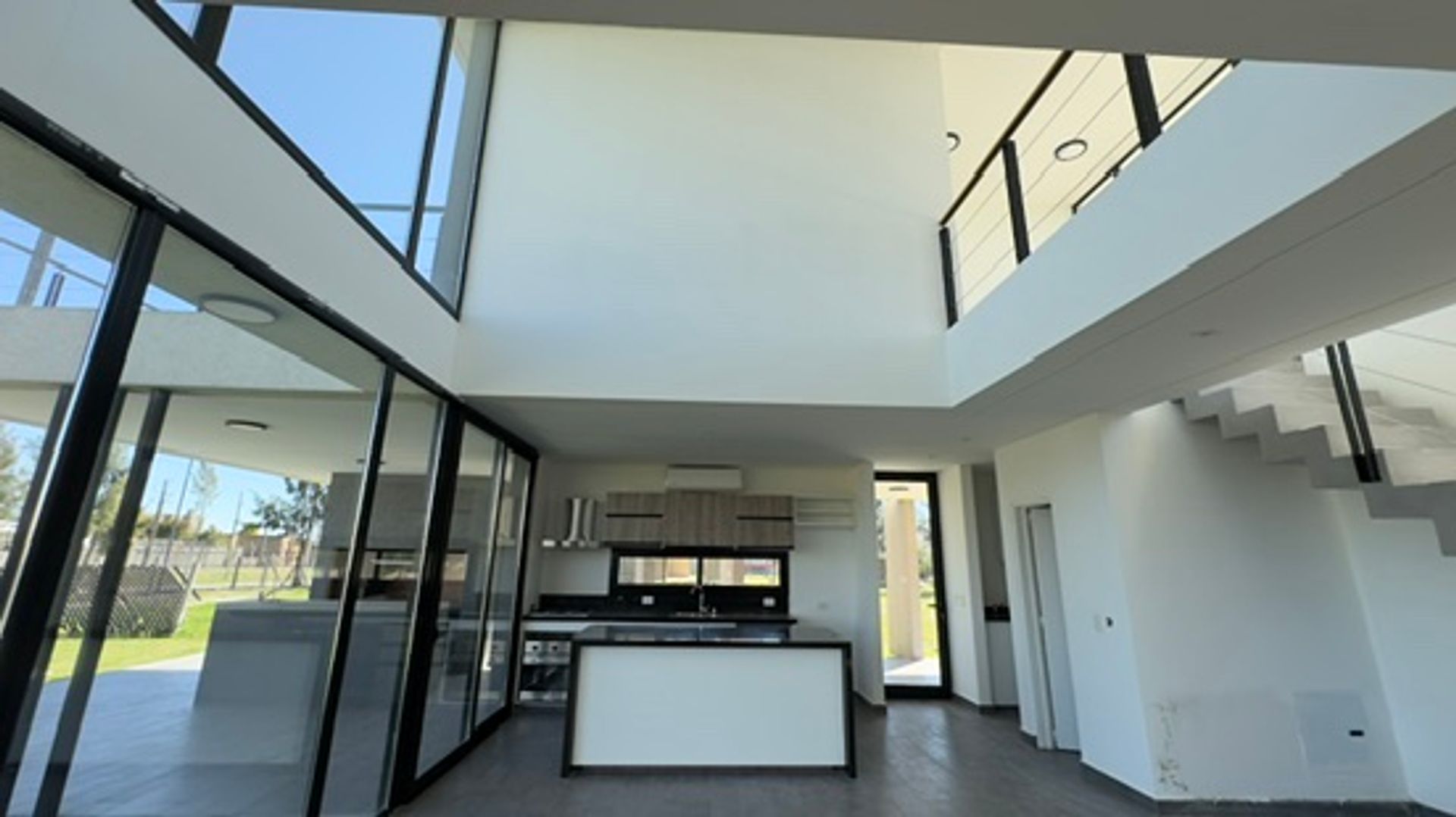 Alquiler de casa 4 ambientes c/amarra B. El Canal