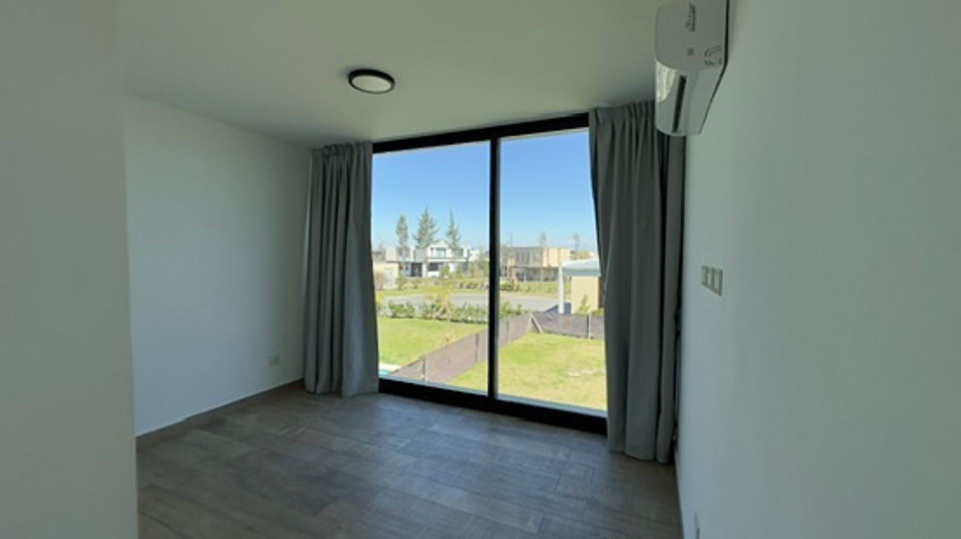 Alquiler de casa 4 ambientes c/amarra B. El Canal