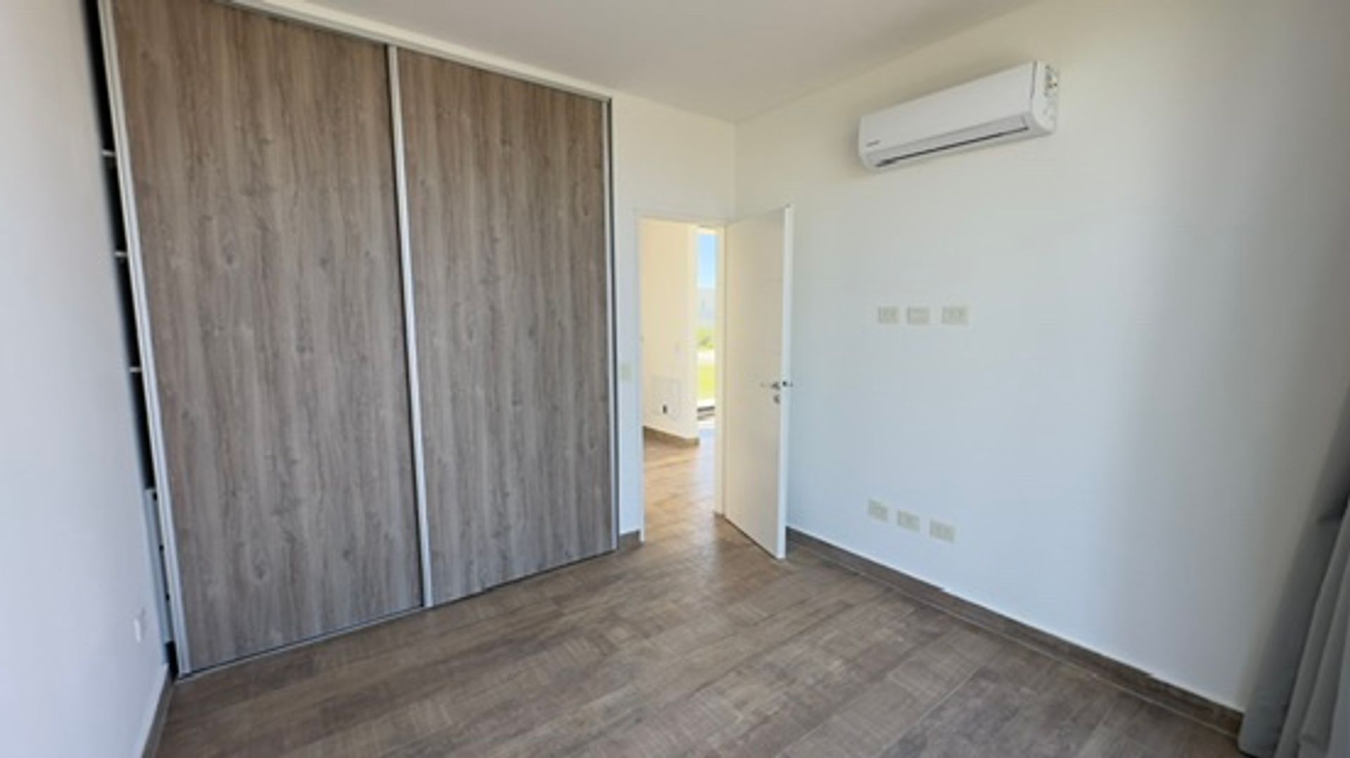 Alquiler de casa 4 ambientes c/amarra B. El Canal
