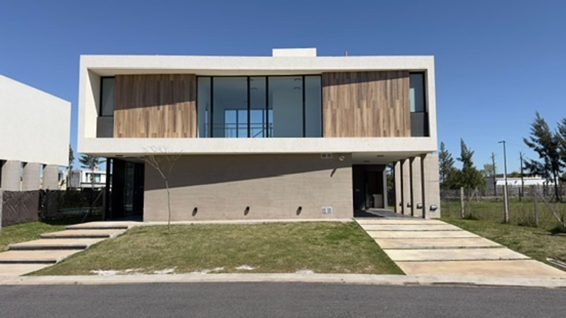 Alquiler de casa 4 ambientes c/amarra B. El Canal