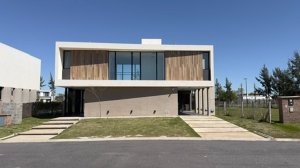 Alquiler de casa 4 ambientes c/amarra B. El Canal