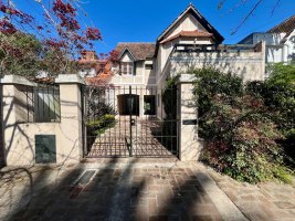 Casa en venta en Martinez 7 ambientes jardin