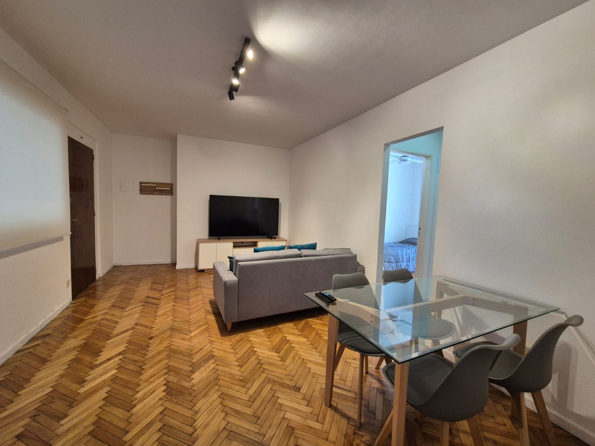 Alq. con muebles 3 ambientes con balcón Acassuso