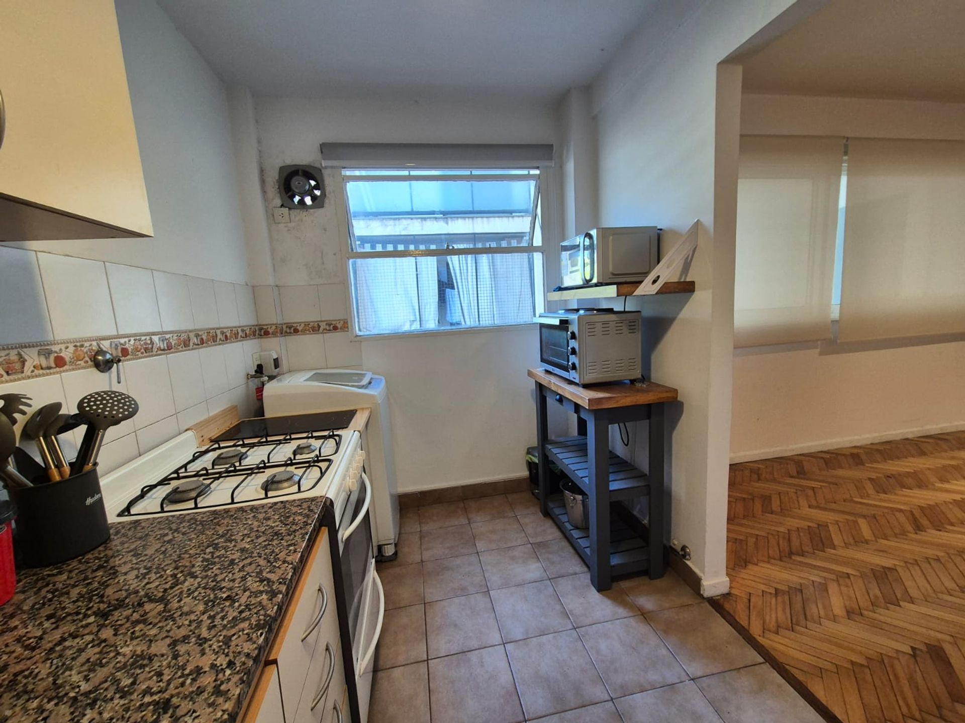 Alq. con muebles 3 ambientes con balcón Acassuso