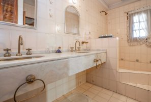 5-Room House for Sale in Munro