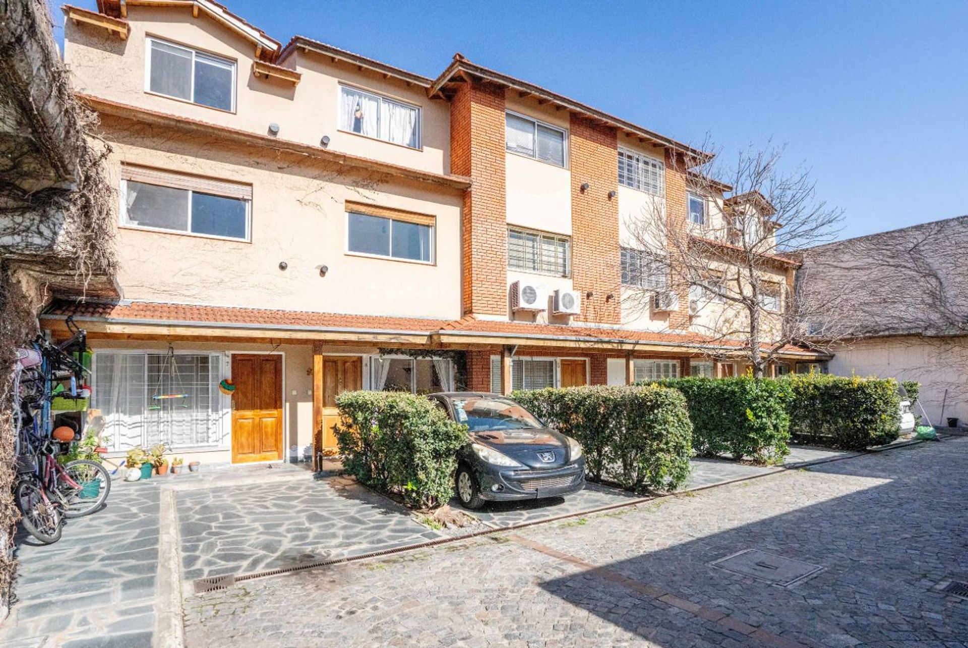 Casa Tipo Triplex En Munro 2 Dormitorios+Playroom
