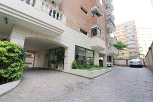 4 rooms plus Apartment and two parking spaces in best Olivos area