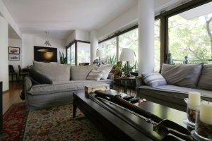4 rooms plus Apartment and two parking spaces in best Olivos area