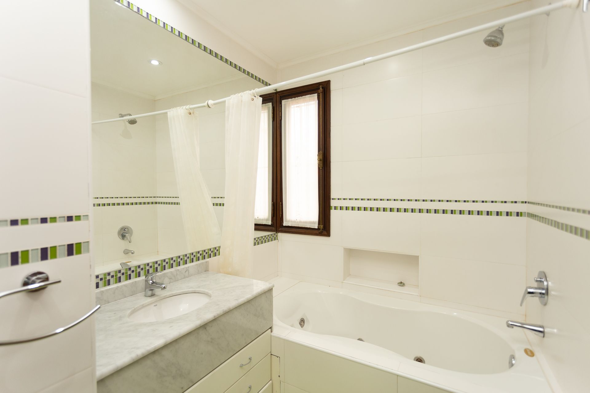 Casa en Venta Martínez Pileta y Jardin Impecable