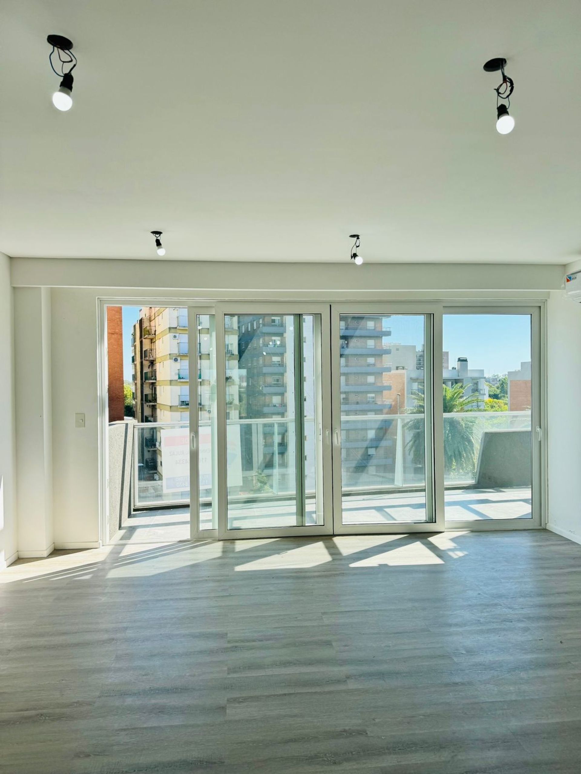 Venta departamento piso 4 amb Tigre dos cocheras