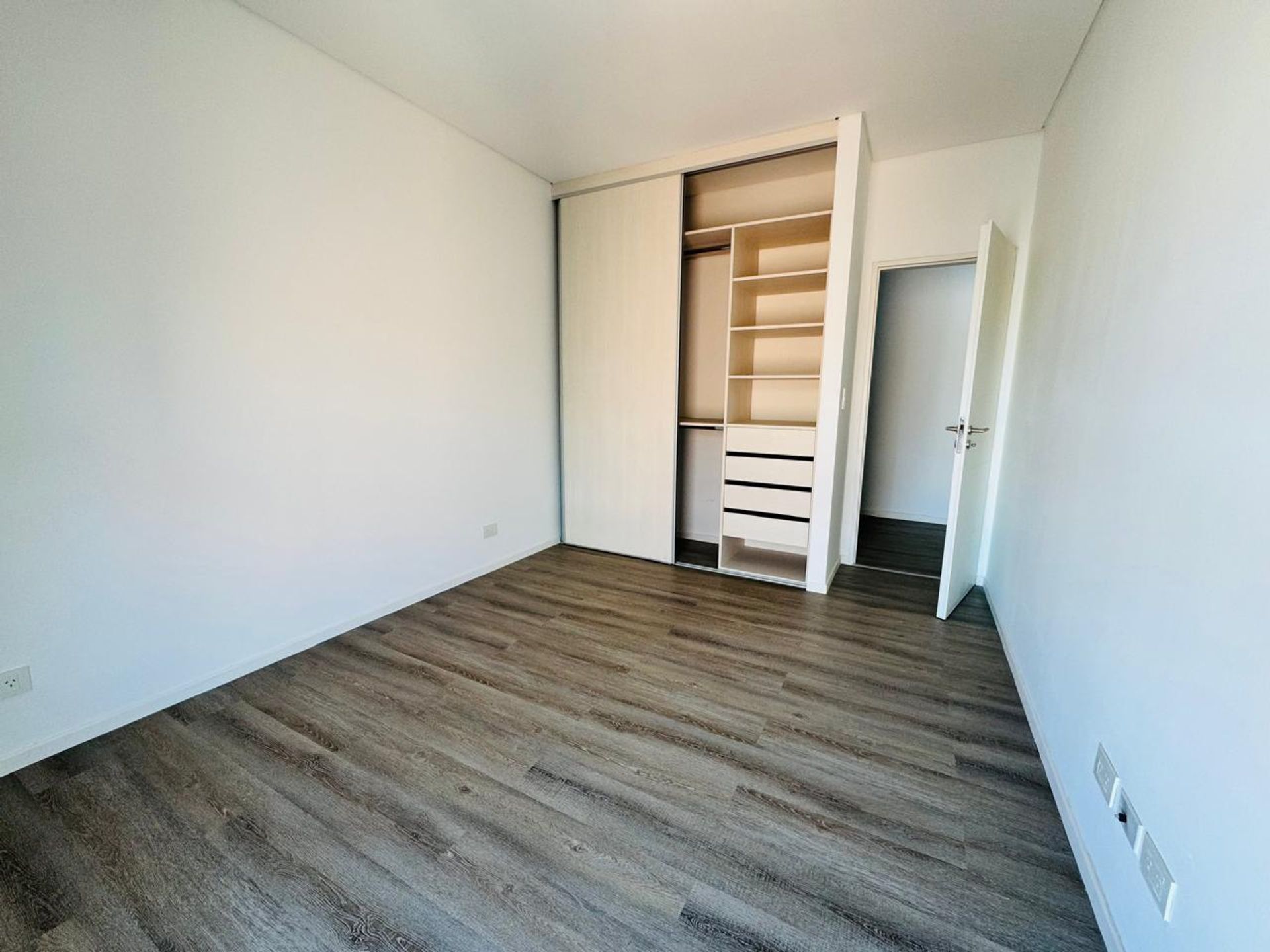 Venta departamento piso 4 amb Tigre dos cocheras
