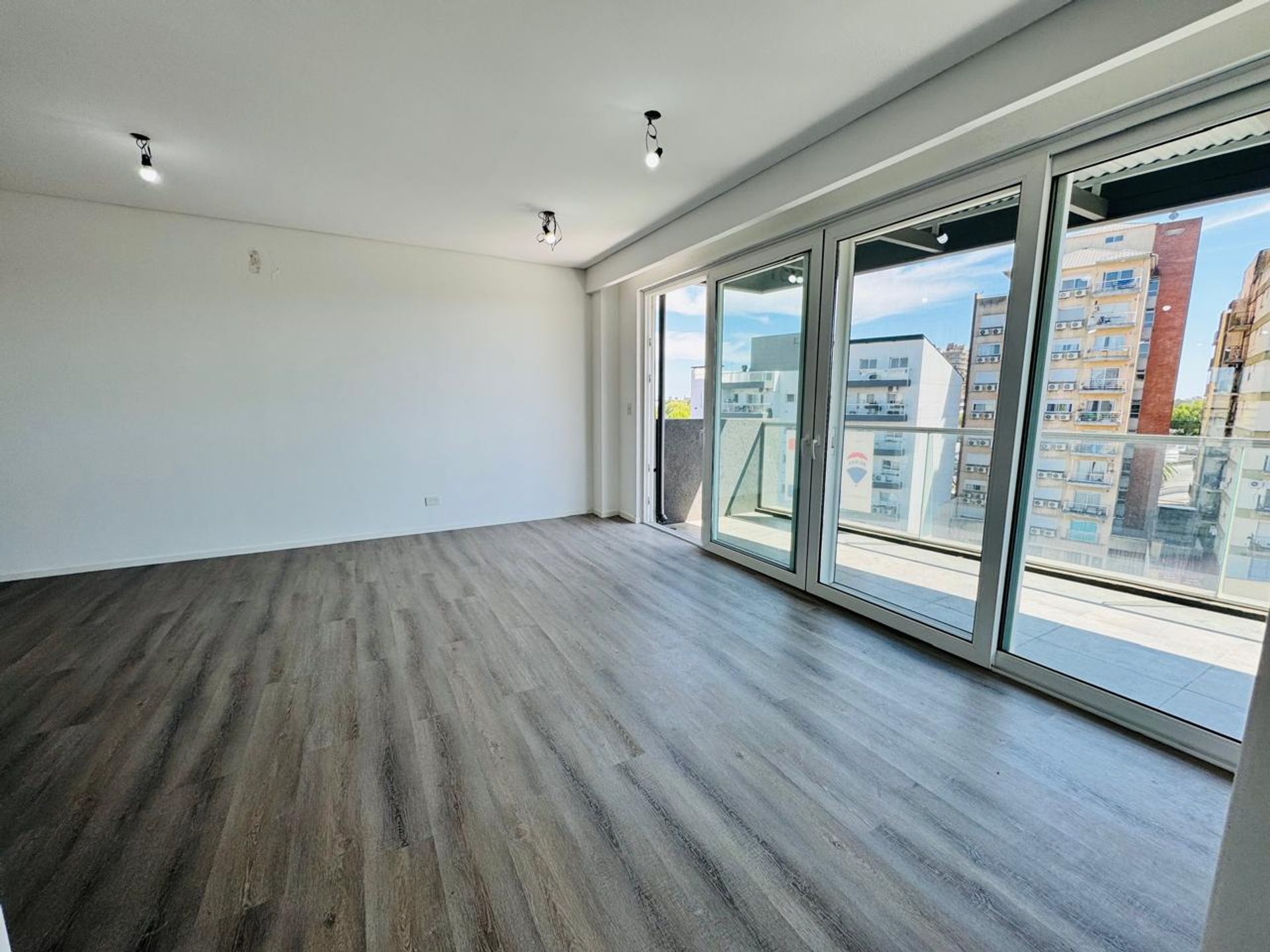 Venta departamento piso 4 amb Tigre dos cocheras