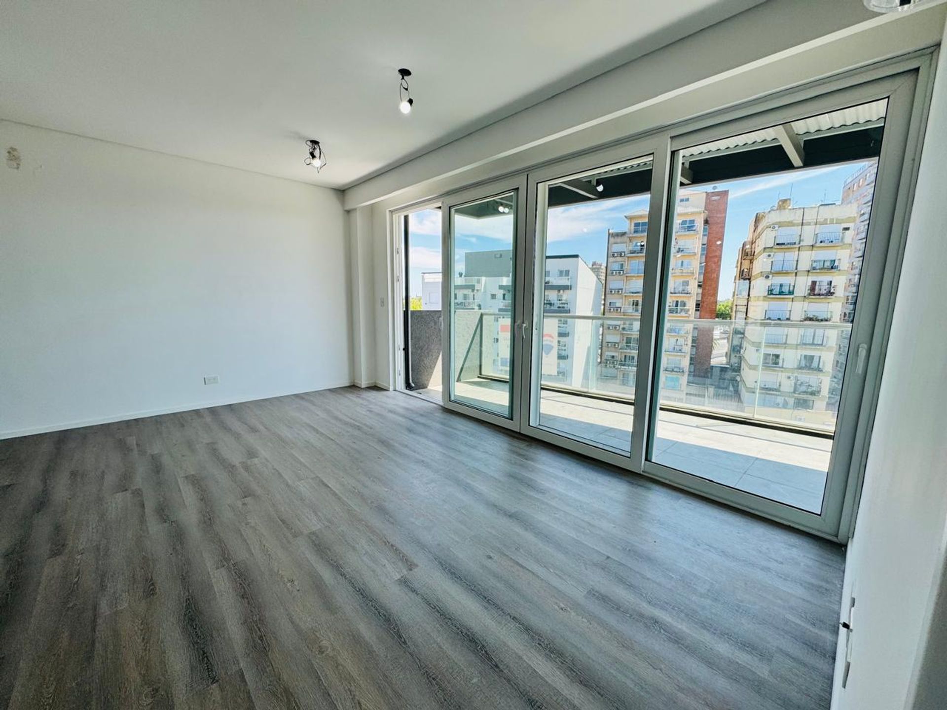 Venta departamento piso 4 amb Tigre dos cocheras